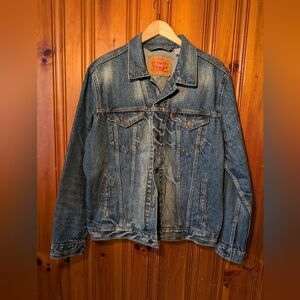 Levi's denim trucker jacket L